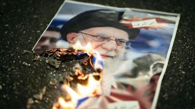 Starlink libera internet grátis no Irã após bloqueio imposto pelo regime