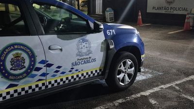 Suspeito tenta fugir, mas acaba preso após furtar cabos em estrutura pública