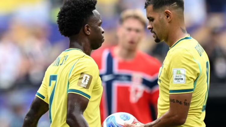 Romário desabafa sobre gol perdido por Endrick e critica Vini Jr: "Pega a p... da bola e bate o pênalti"