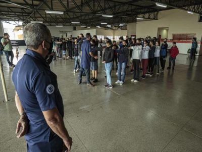 Escolas cívico-militares: Tarcísio se contrapõe a Lula e diz que vai ampliar modelo em SP