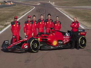 F1 2023: Ferrari lança carro rubro-negro