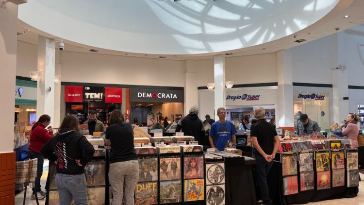3ª Feira de Discos Warlock movimenta o Shopping Iguatemi São Carlos com música e cultura em vinil