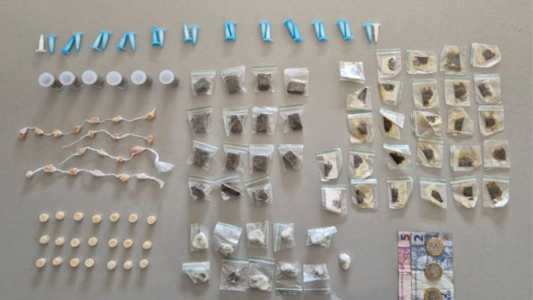Drogas são encontradas após fuga de suspeitos no Jardim Cruzado, em Ibaté
