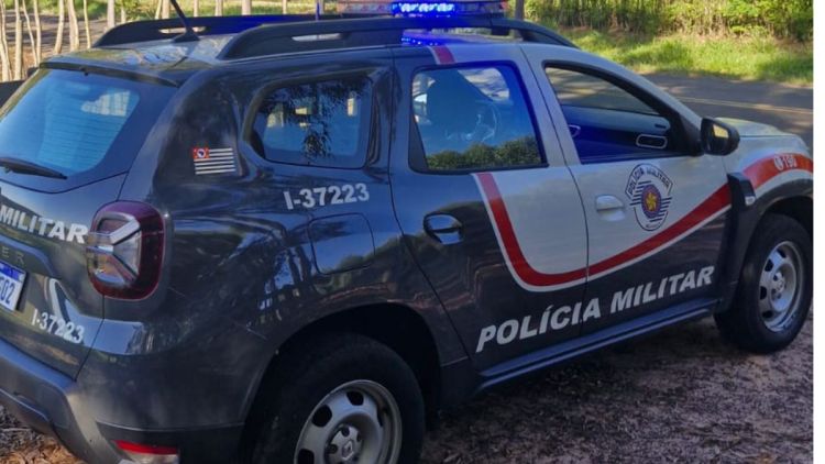 PM atende acidente de trânsito e apreende porção de cocaína