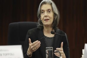 Cármen Lúcia diz que acionou PF, MPF e tribunais eleitorais após agressões em debates