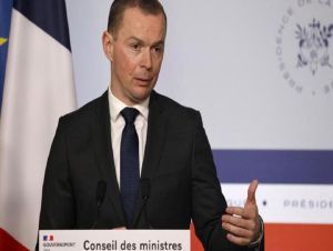 Apesar da rejeição popular, reforma da Previdência é adotada por ministros de Macron e segue para o Parlamento