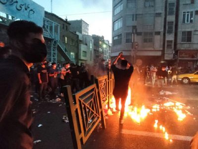 Protesto em Teerã após a morte da jovem Mahsa Amini © -