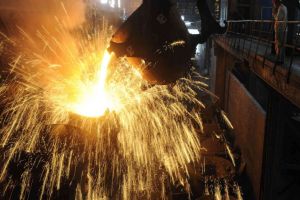 Produção de aço do Brasil cai 9,3% em setembro, venda recua 6%