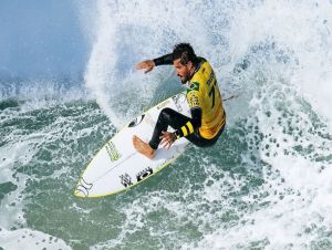 Surfe: Filipinho é tricampeão na África do Sul e carimba vaga em Paris