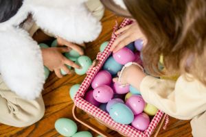 Ovos de Páscoa com brinquedos custam até 35% mais caro
