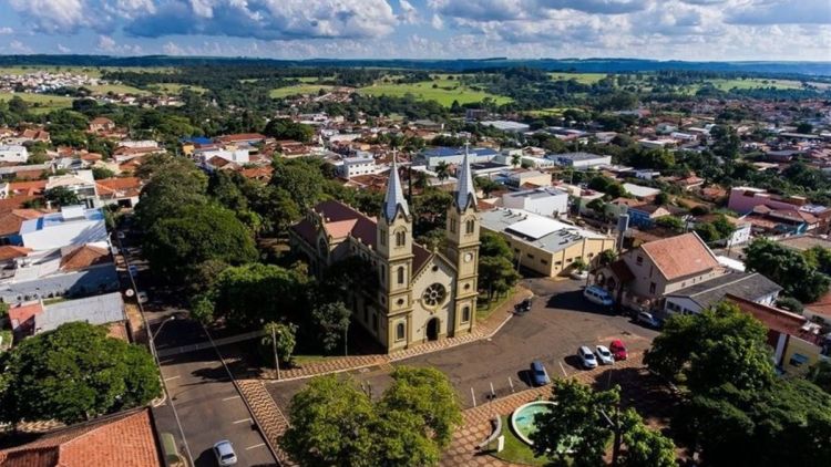 Sincomercio São Carlos firma convenção coletiva 2025/2026 para a cidade de Brotas