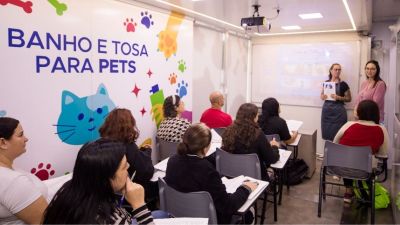 Primeira-dama do Estado visita São Carlos e acompanha curso do caminho da capacitação