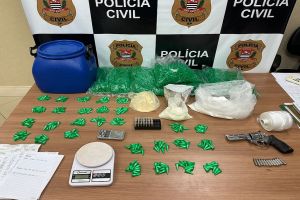 Cão policial ajuda Dise de Piracicaba a prender homem com 280 porções de cocaína
