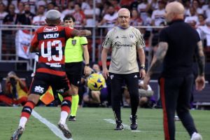 Dorival admite mágoa, mas nega espírito de revanche contra o Flamengo: &quot;Muito chateado&quot;