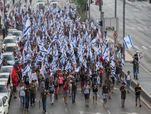 Ministro israelense diz que protestos podem afetar reforma do Judiciário