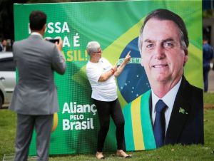Bolsonarismo cresce e esquerda encolhe nas redes desde as eleições, diz agência