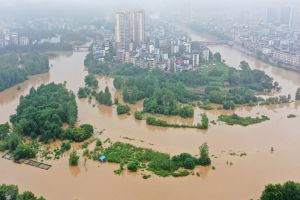 Nove mortos e 17 desaparecidos devido às enchentes na China; veja