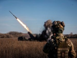 Ucrânia diz que Rússia retirou forças de cidades opostas a Kherson