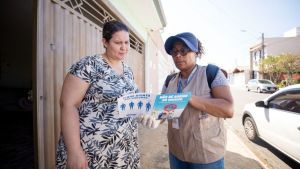 Vigilância em Saúde promove ação educativa voltada á prevenção da dengue nesta sexta-feira no mercado municipal