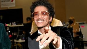Bruno Mars diz que seu novo álbum está pronto quase dez anos depois do último disco