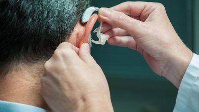 MUTIRÃO: Vereador Elton consegue recurso para a compra de próteses auditiva através do Deputado Marcos Pereira