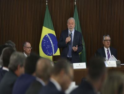 Lula acerta criação de plano comum de obras com governadores