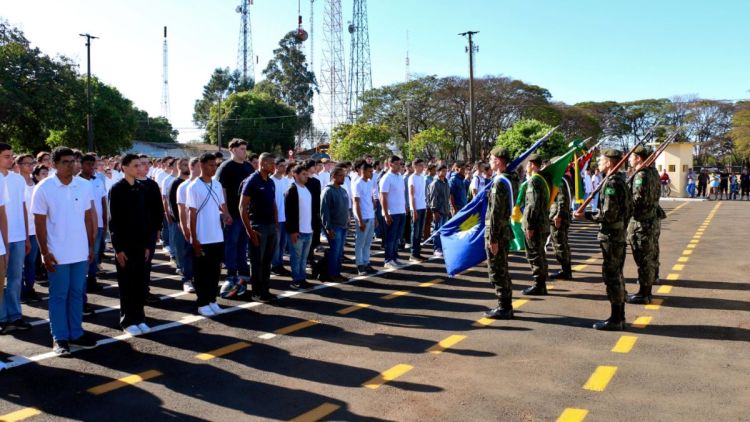 Entrega do Certificado de Dispensa no Tiro de Guerra reforça responsabilidade cívica e patriotismo na nova geração