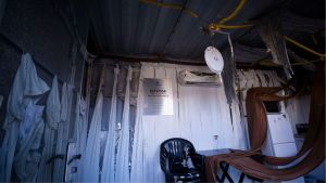 Incêndio atinge ponto de apoio a motofretistas na Avenida Trabalhador São-carlense