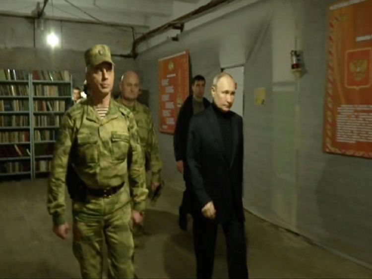 Putin visita regiões ucranianas ocupadas pela Rússia