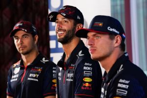 Horner vê dupla da RBR aberta para F1 2025 e Ricciardo com chances