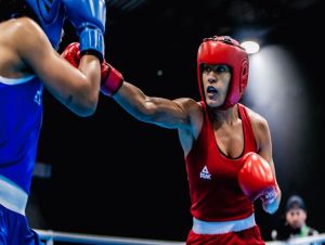 Bárbara Santos vence na estreia e vai às quartas do Mundial de Boxe