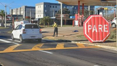 Campanha "Pare sua vida não tem retorno" reforça conscientização no trânsito da rua Miguel Petroni