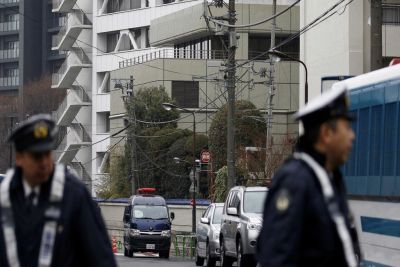 Mulher é presa após esfaquear quatro passageiros em trem no Japão