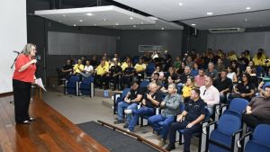 Palestra sobre Inteligência Emocional reúne forças de segurança no paço municipal