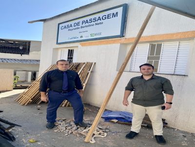 Gustavo Pozzi e secretário de Assistência Social, Rodolfo Hernane, visitam as obras da Casa de Passagem