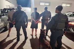 Com ajuda de cão farejador, Baep encontra cocaína escondida