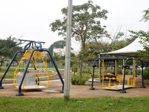 Prefeitura inaugura playground adaptado no Parque do Kartódromo