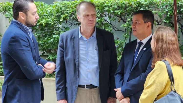 Roselei representa São Carlos em encontro do Sebrae sobre educação empreendedora