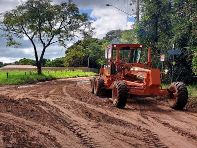 Secretaria de Agricultura inicia manutenção de estrada no Aracê de Santo Antônio