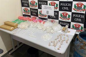 Polícia Civil encontra tambor enterrado com mais de 2 mil porções de drogas