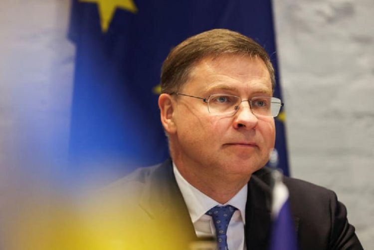 UE vê sinais de que China está fornecendo componentes de duplo uso para a Rússia, diz Dombrovskis