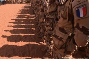 França anuncia retirada de diplomatas e soldados do Níger