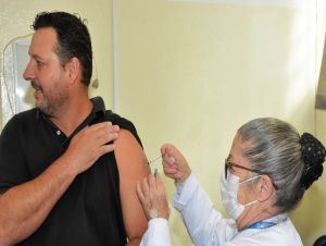 974 doses foram aplicadas contra gripe e covid-19 no plantão de vacinação em São Carlos
