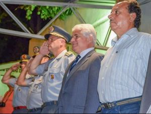 Marquinho cumprimenta o Tenente Coronel Luiz Sérgio Mussolini Filho, novo comandante do 38°BPM-I