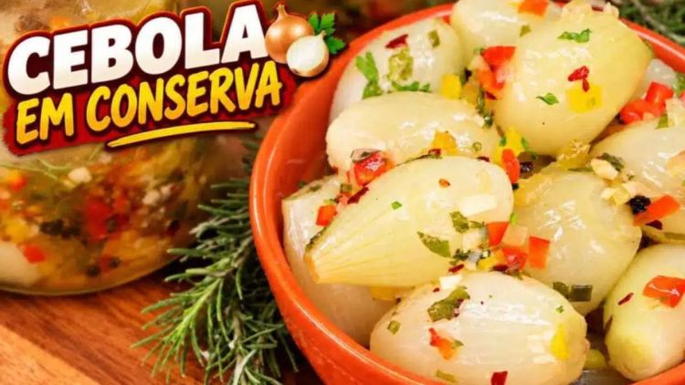 Cebola em conserva caseira é fácil de preparar e combina com churrasco e diversos pratos