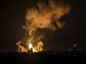 Exército de Israel ataca Gaza em resposta a foguetes lançados contra o país