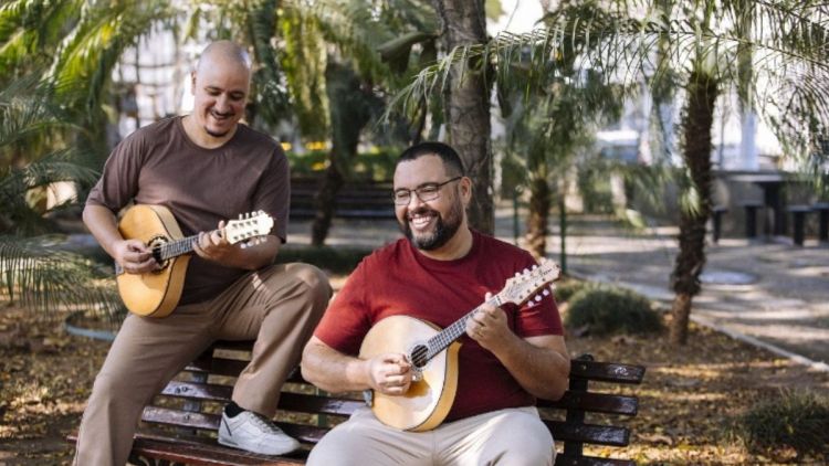 Show gratuito de pré-lançamento do Banduo, duo de bandolins, acontece em Ribeirão Preto