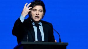 Investigações contradizem explicações de Javier Milei sobre escândalo com criptomoeda