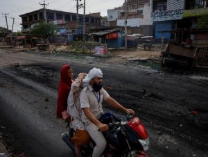 Hindus e muçulmanos se enfrentam em Haryana, na Índia, conforme turbulência se espalha