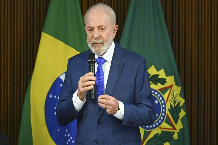 Lula se reúne com 5 ministros e líderes do governo, após 1° turno das eleições